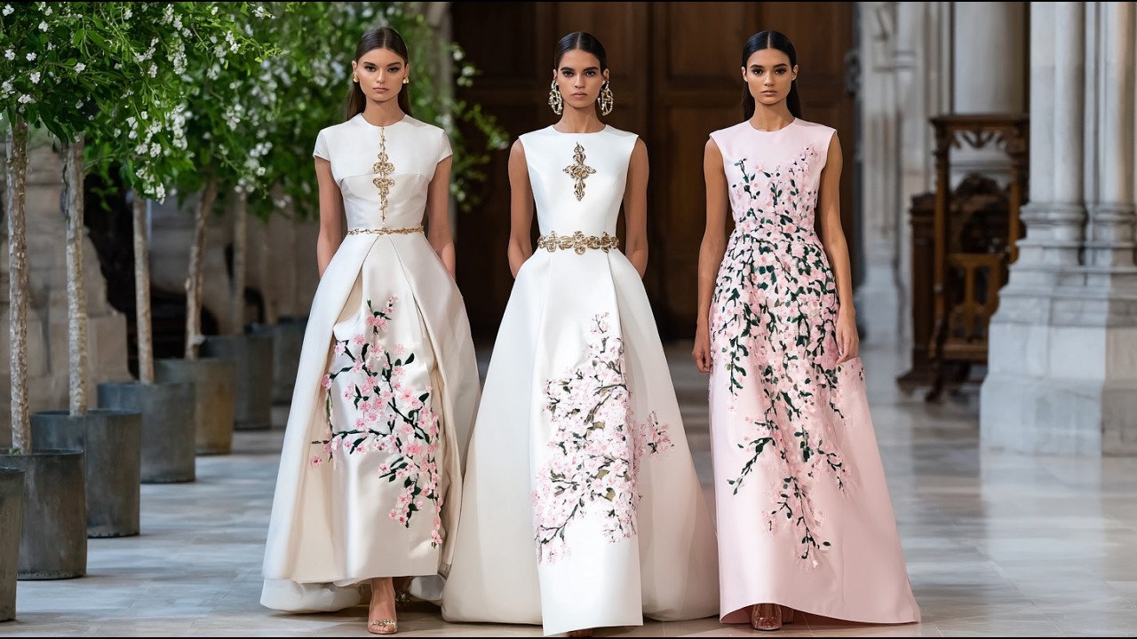 Carolina Herrera Весна 2026 | Шик подиумного стиля в оттенках шампанского, бежевого и пастельно-р...