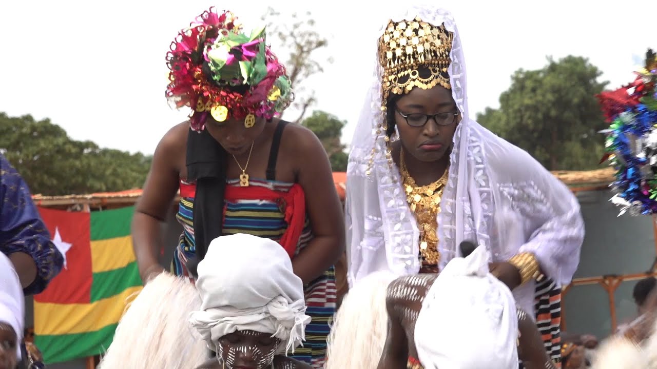 Ambiance au village des communaut&eacute;s, l'𝗲𝘁𝗵𝗻𝗶𝗲 𝗱𝗶𝗼𝘂𝗹𝗮  𝗲𝗻 𝗽𝗿𝗲𝘀𝘁𝗮𝘁𝗶𝗼𝗻