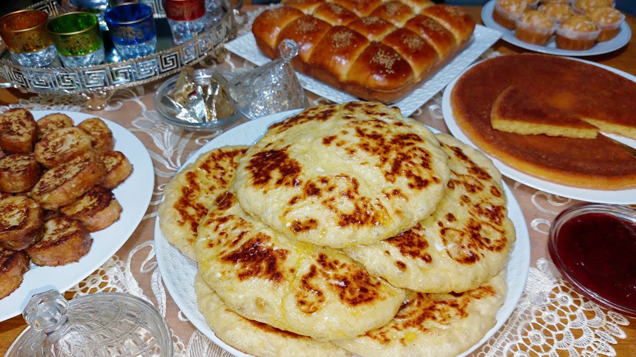 فقت بكري وجدت ليهم فطور مبرع فوقت قياسي😉 شيار بالقمح الكامل كيف السفنج/شهدة بلا دليك/ حرشة الفرن....