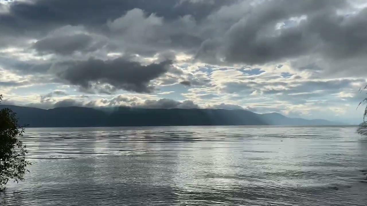 Blue sky cloud lake ,this scenery can really cleanse the soul