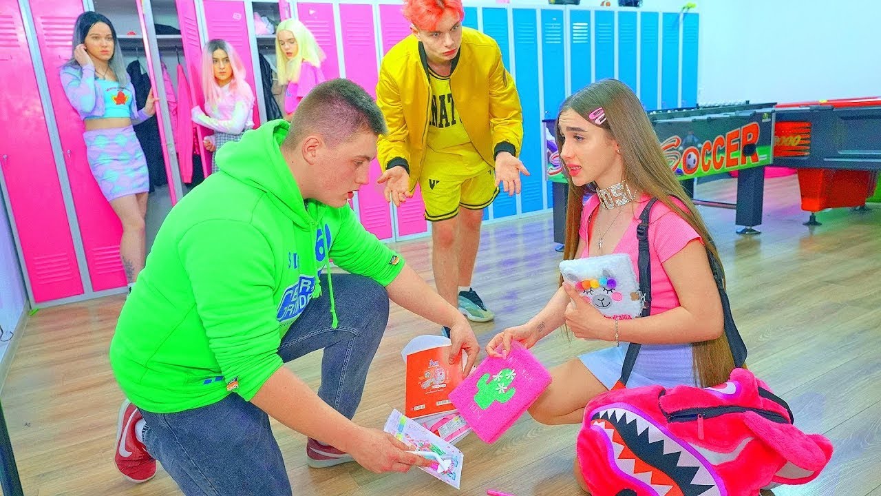Rebelka Diana si ve škole našla nového přítele 😍 CO SE STANE SE SMILE? Diana a přátelé