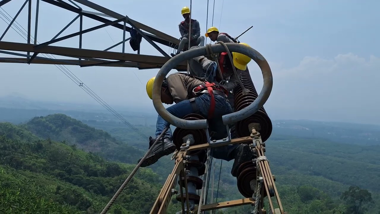 pergantian isolator 500kv jalur depok bandung selatan