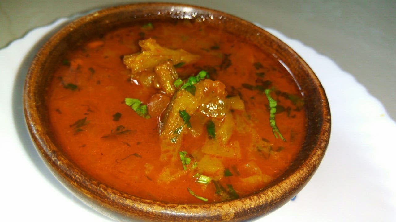 कोकणी पद्धतीने तयार करा झणझणीत सुक्या बोंबलांचे कालवण || Sukya Bombil che kalvan / Bombay Duck curry