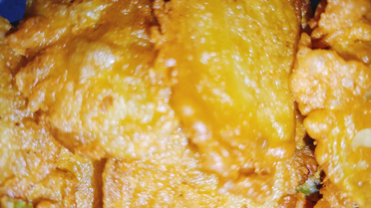 आलू के क्रिस्पी स्वादिष्ट पकोड़े।