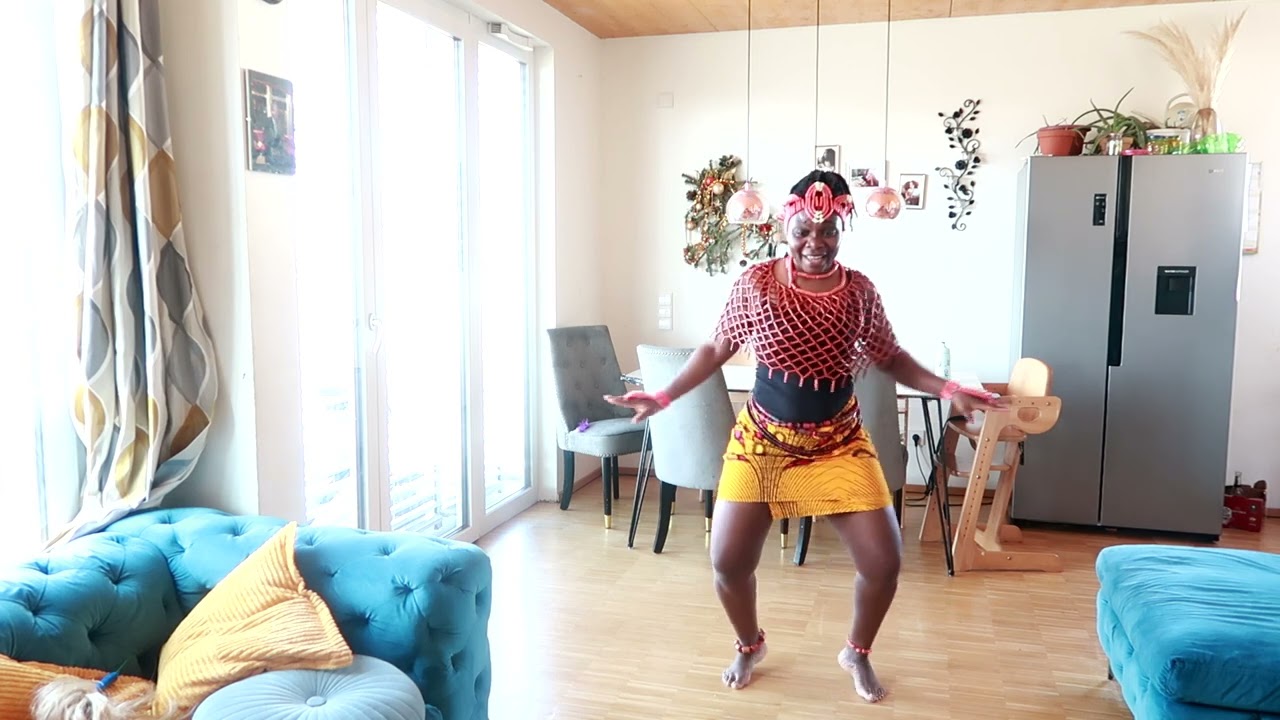 EYEN EYEN O AFRICAN BEAUTIFULL DANCE MOVES