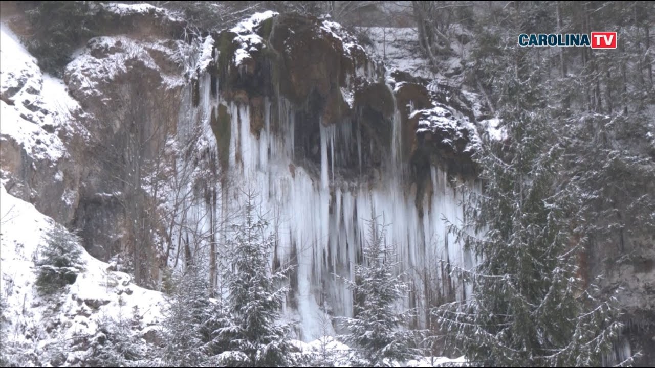 Cascada înghețată din apuseni.  Pișoaia
