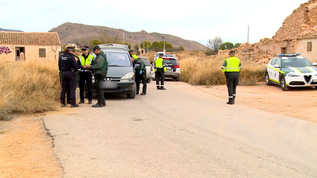 Amplio dispositivo policial en la macrofiesta ilegal de Fuente Álamo (Murcia)