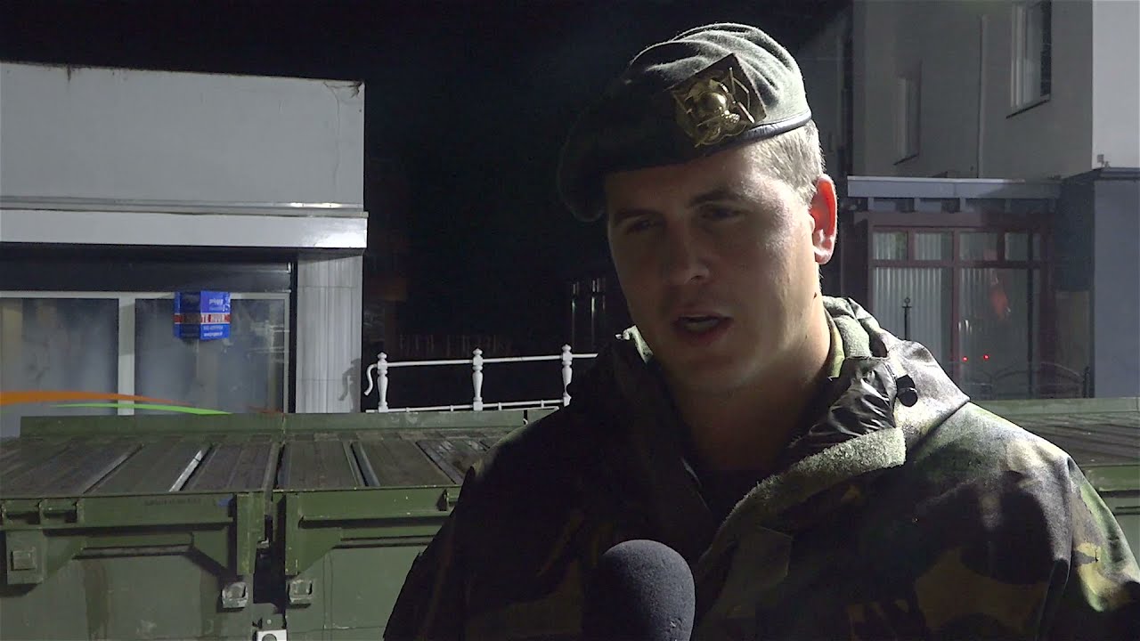 Genie legt noodbrug in Valkenburg