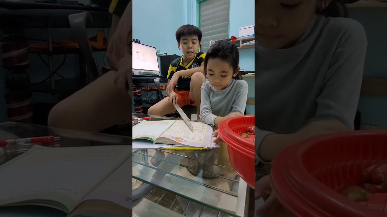 Anh 2 dạy em 3 ngoại ngữ