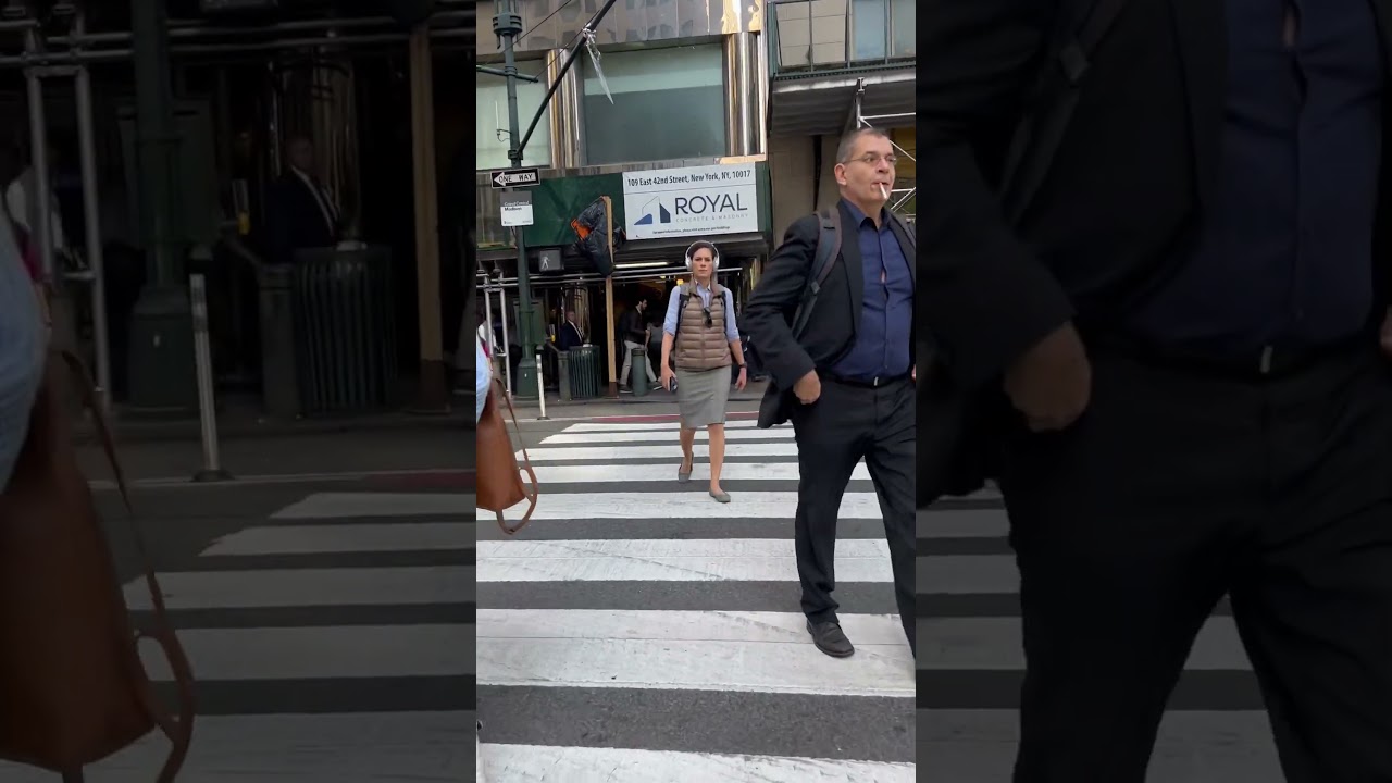 New Yorkers on Lexington Avenue