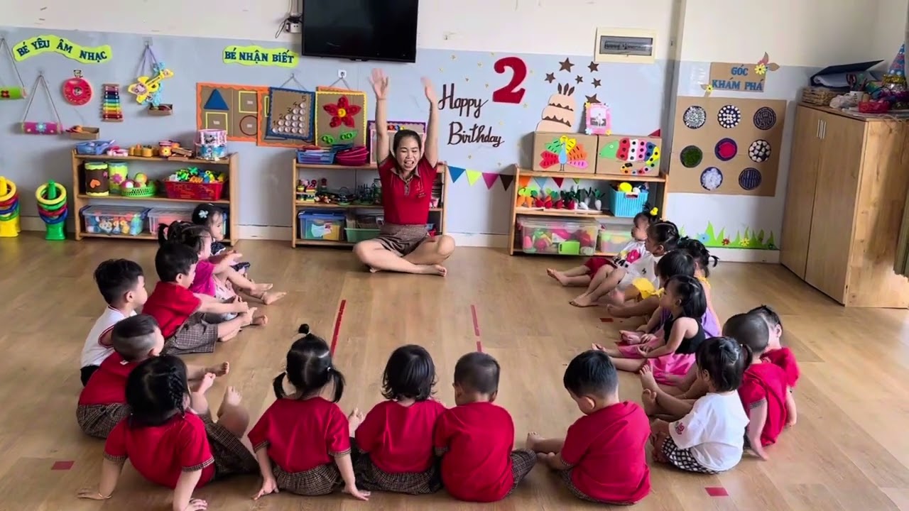 Trò chơi vận động mầm non lớp nhà trẻ . Đập bàn tay