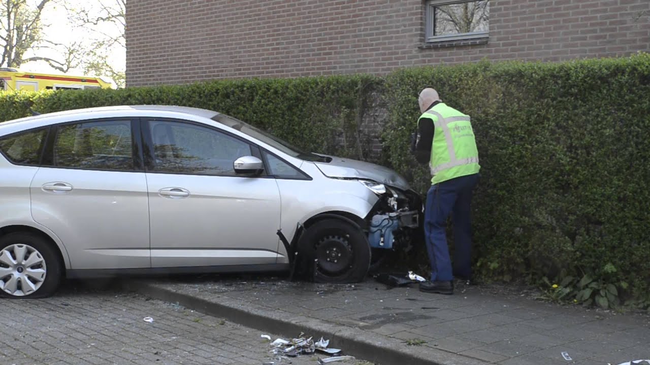 Hoogkerk - Gewonden door botsing Zuiderweg