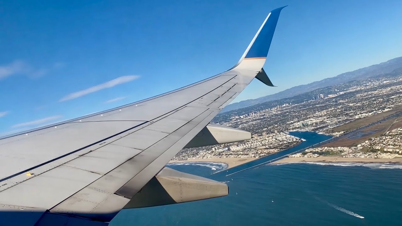 Stunning clear takeoff out of Los Angeles - United Airlines - Boeing 737-800