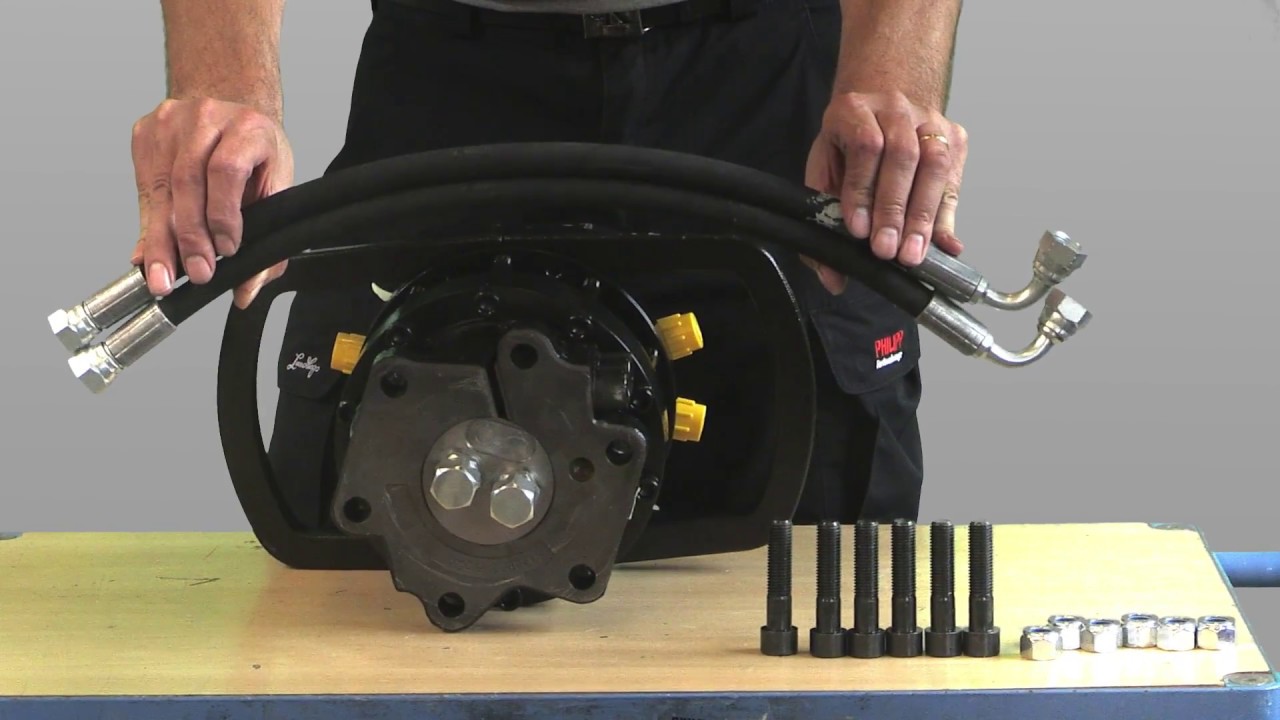 SCHWANITZ ForstTechnik: Montage d'un rotateur hydraulique sur un grappin forestier