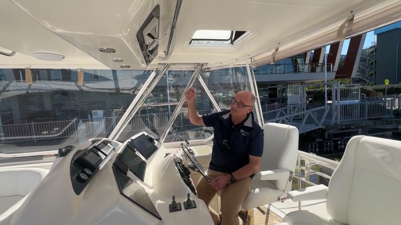 Riviera 51 Open Flybridge - Walkthrough