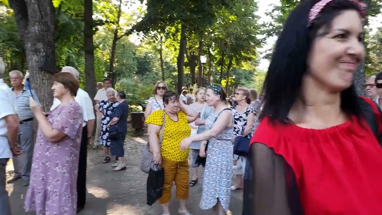 Dialog intre generatii...Золотой возрост,центральный парк Шт.ч. маре...