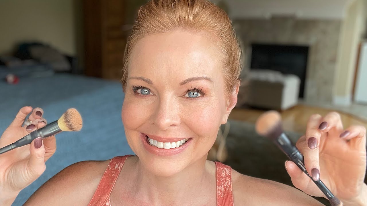 Кисть для макияжа лица Heavenly Lux от It Cosmetics ~ против ~ демонстрации крема It Cosmetics Ul...