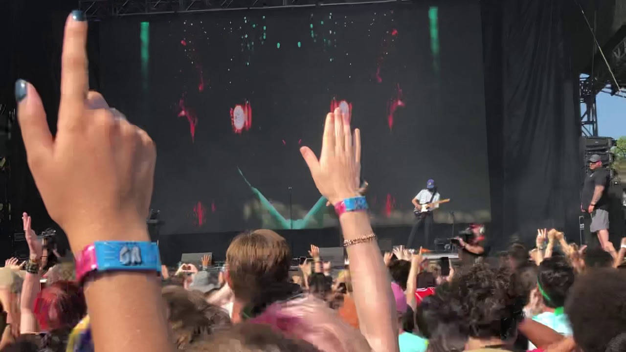 Joji - SLOW DANCING IN THE DARK (LIVE) Lollapalooza 2019