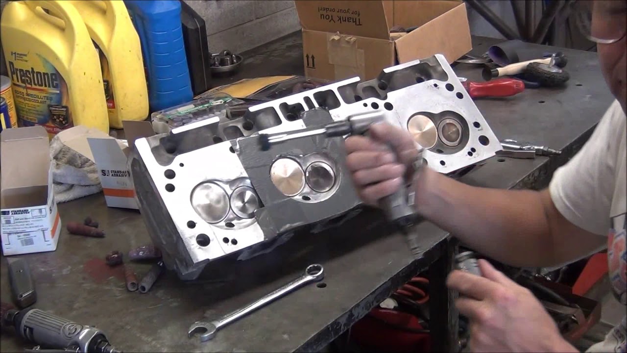 460 rebuild part 13 Polishing the combustion chambers.