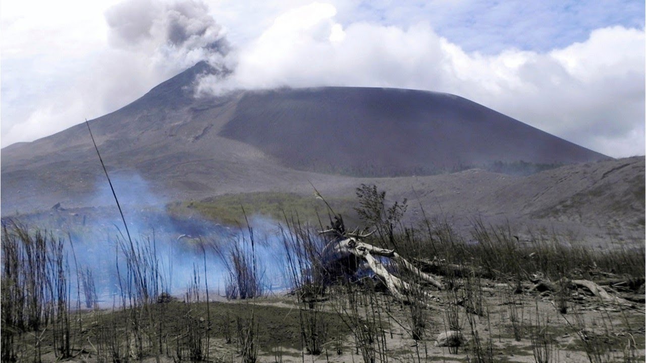 Tsunami Hits Indonesian Islands of Java and Sumatra