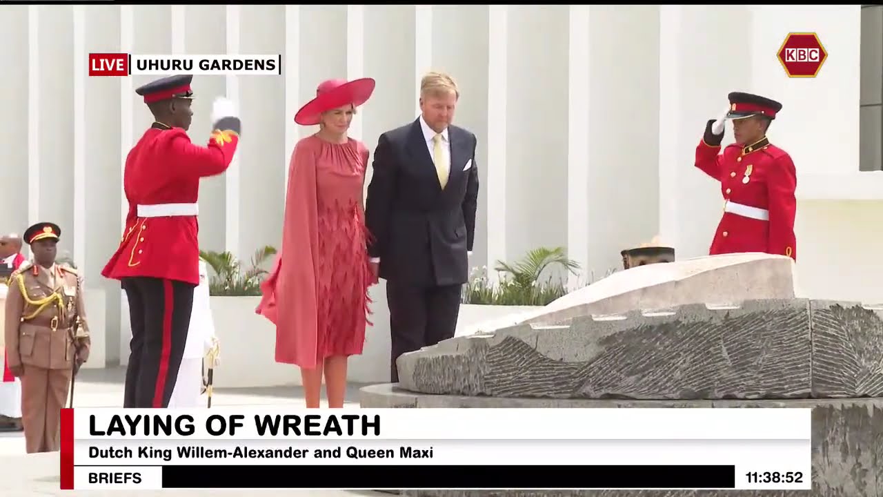 King Willem-Alexander and Queen Máxima lay a wreath at the Tomb of the Unknown Warrior