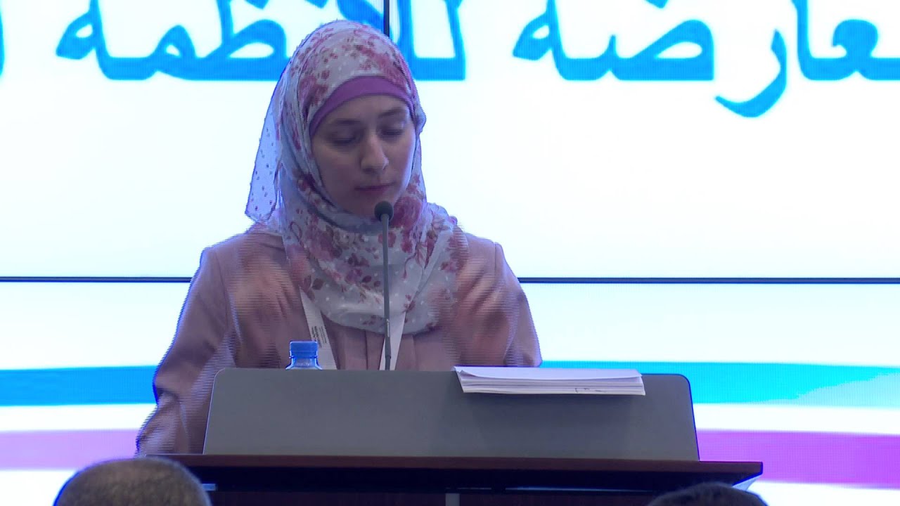 مناظرة بين جامعة قطر وجامعة الأحفاد للبنات في البطولة الدولية لمناظرات الجامعات