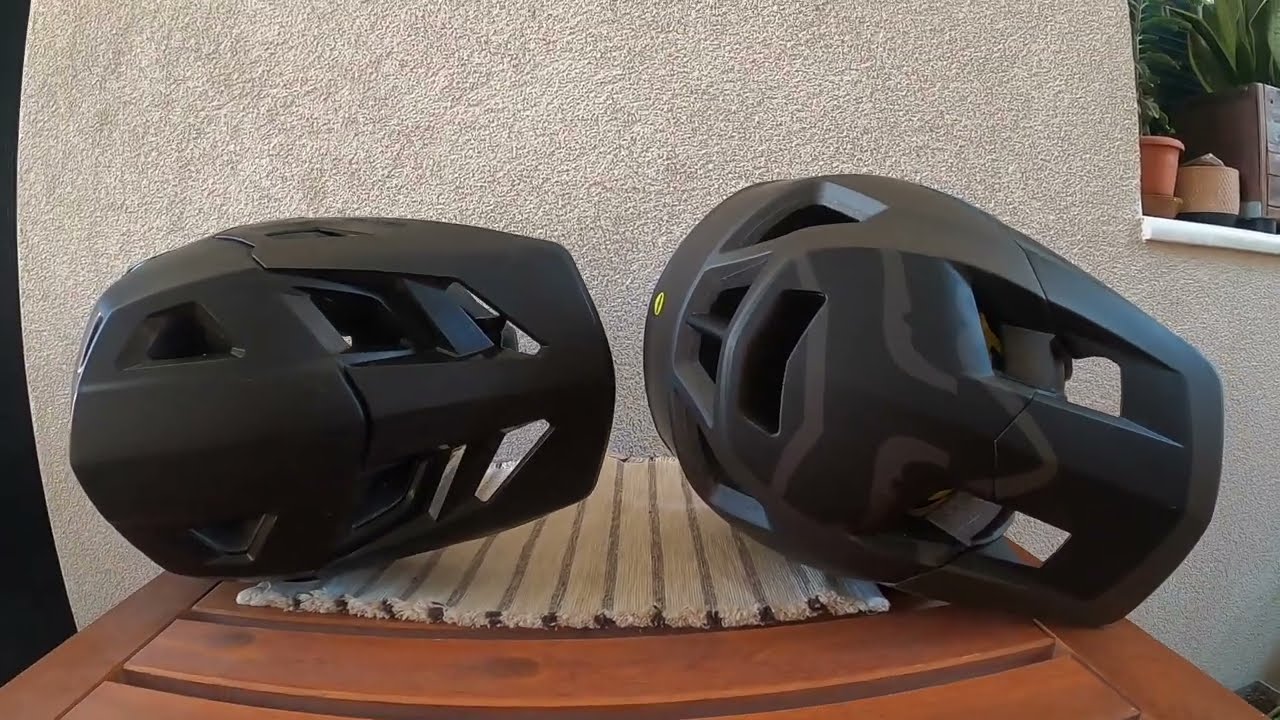 Fox RAMPAGE  vs Fox PROFRAME Helmet
