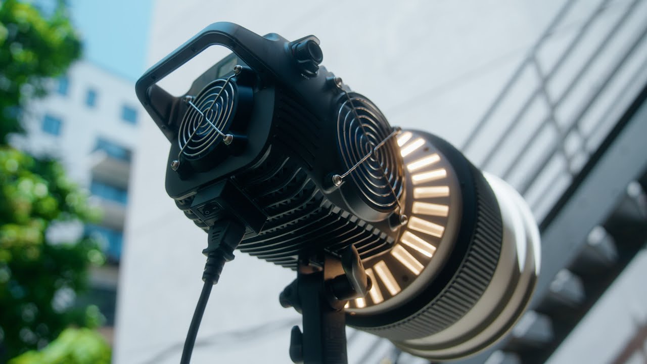 Brighter Lights Are Better // Zhiyun MOLUS B500 Review // Vlog 005