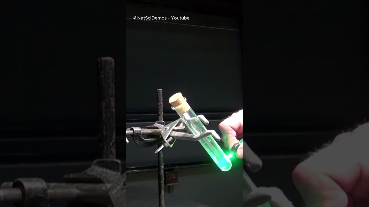 Reacci&oacute;n explosiva de HIDR&Oacute;GENO y CLORO &iexcl;Impulsa un corcho con luz UV!