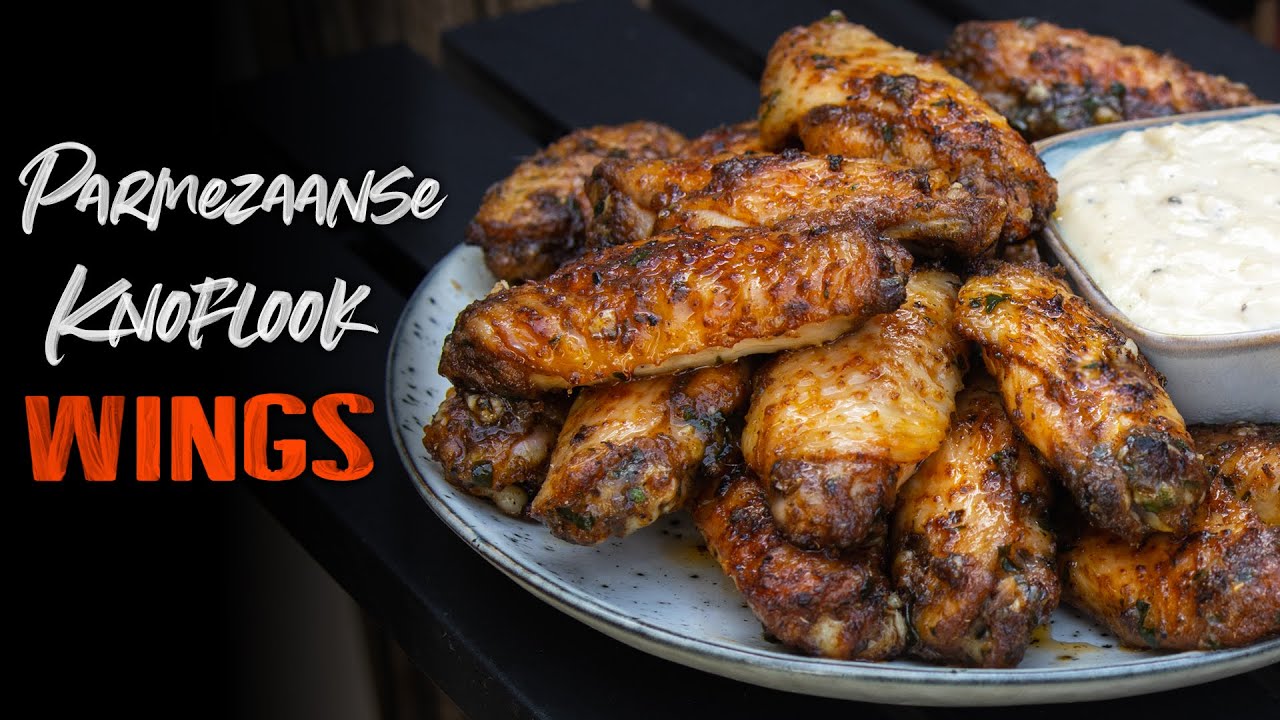 Kippenvleugels met parmezaanse kaas en knoflook van de BBQ