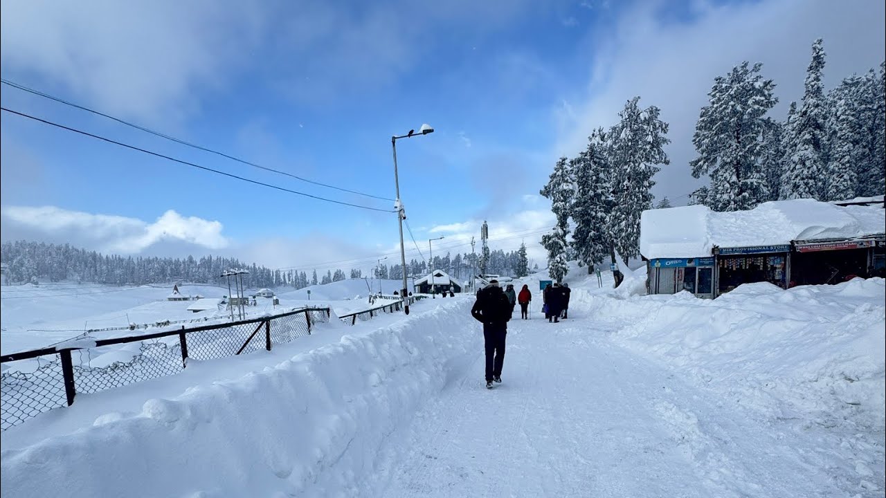 Whatever happens in Gulmarg stays in Gulmarg ❤️🌨️❄️