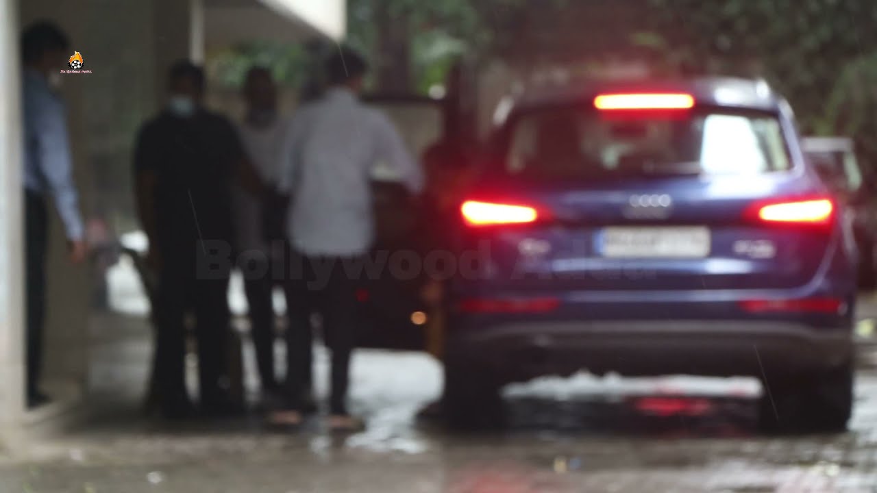 Salman Khan's Sister Arpita Khan Ganpati Visarjan With Brother Sohail Khan & Husband Aayush Sharma
