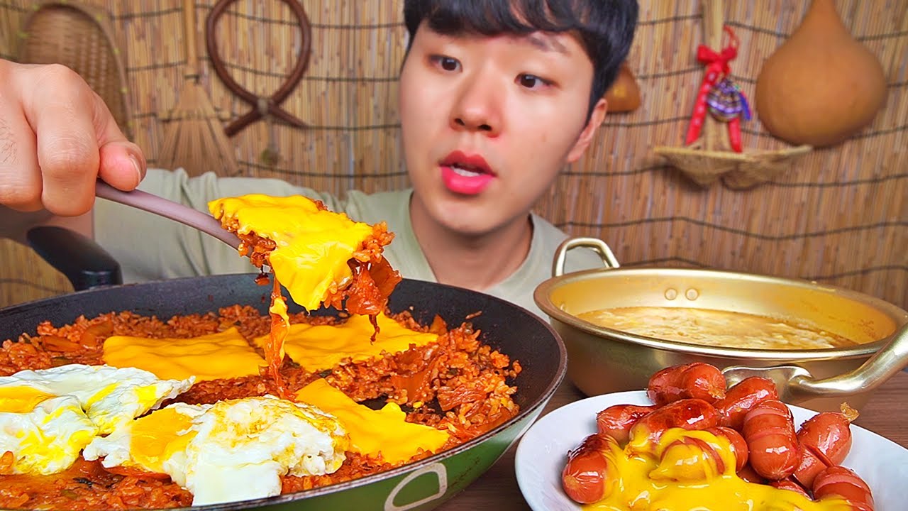 직접만든 김치볶음밥에 치즈 추가~ 이건 진심 팔아도 된다..! CHEESE KIMCHI FRIED RICE KOREAN FOOD ASMR MUKBANG.