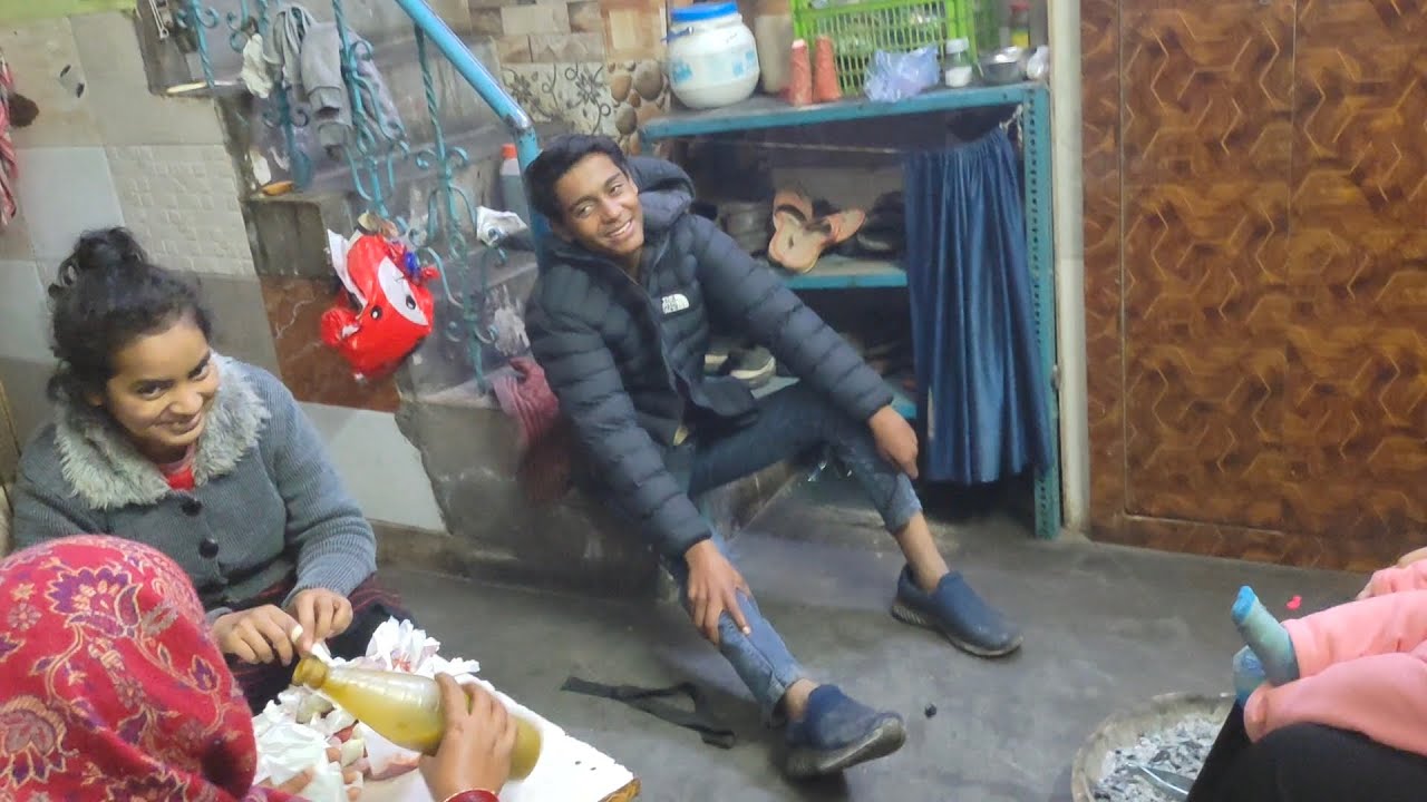 Family Time: जब सब साथ हों तो हंसी नहीं रुकती! 😂