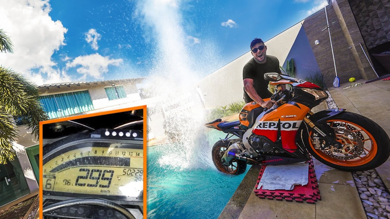 DEI 299KMH NA PISCINA COM A MINHA MOTO