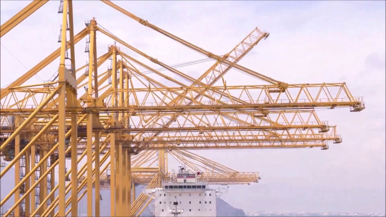 Liebherr - Container Cranes: Driving productivity at Gulftainer’s Khorfakkan Container Terminal