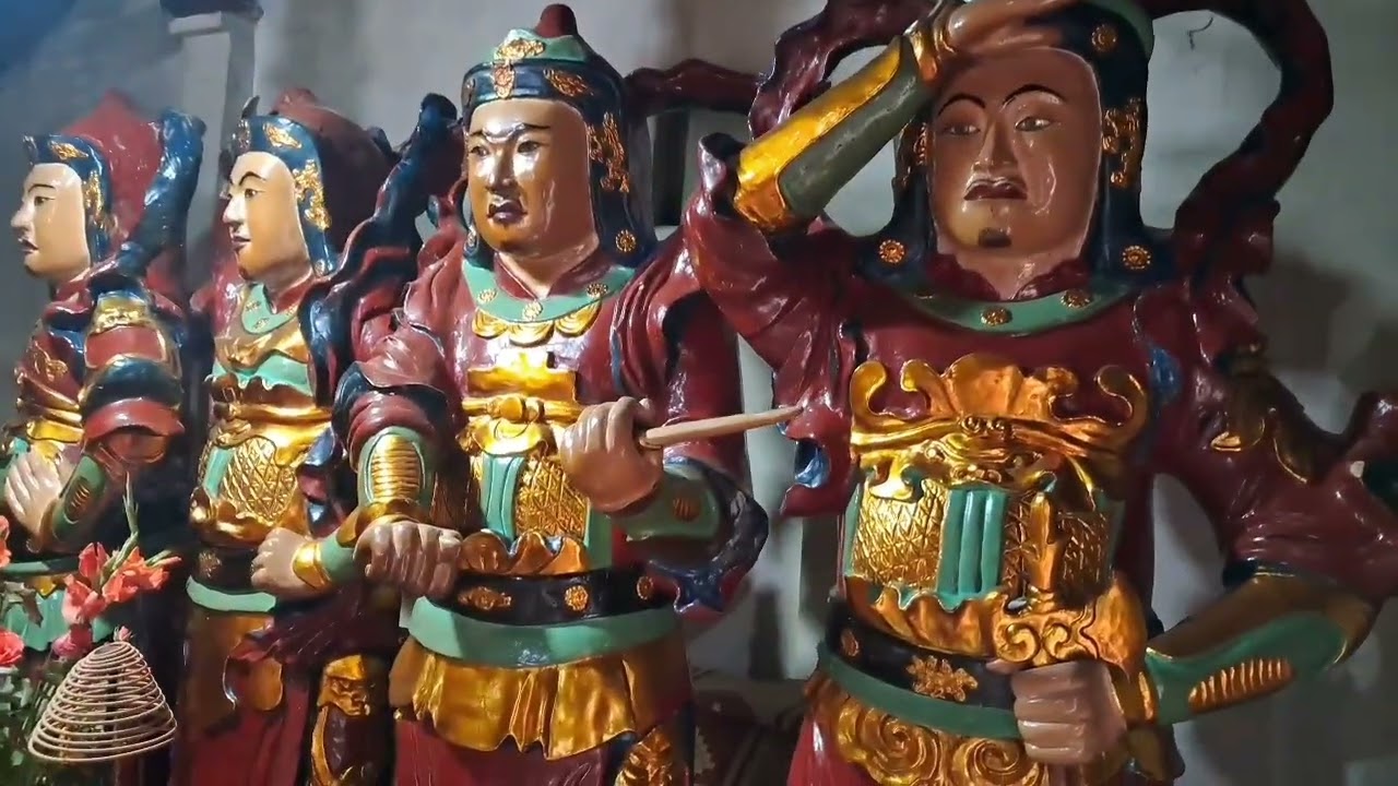 Lễ hội du xuân cứ tưởng ko đông, mà đông ko tưởng. 