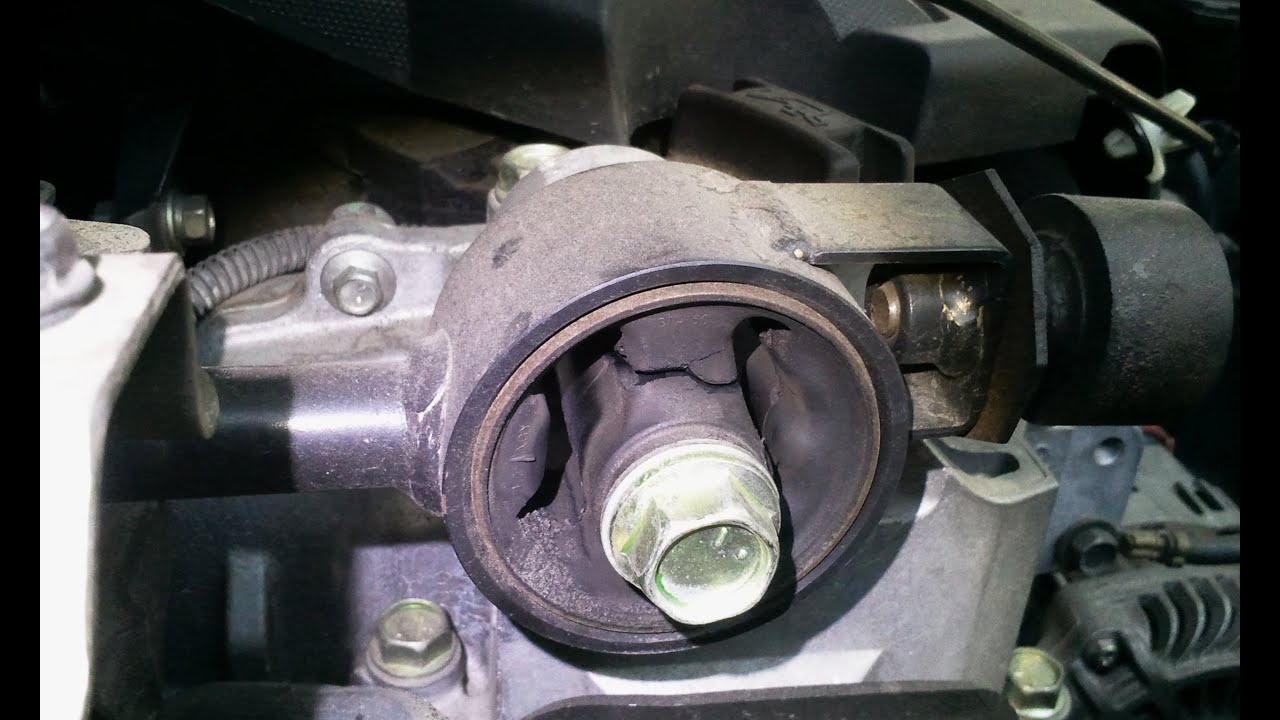 Atenção ao coxim superior (limitador de torque / upper torque rod) NISSAN