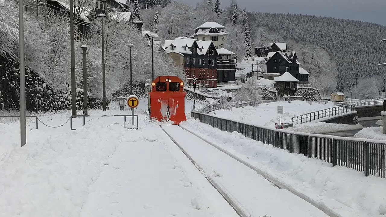 Schneepflugfahrt  mit 2 Schneepflug und 211 074