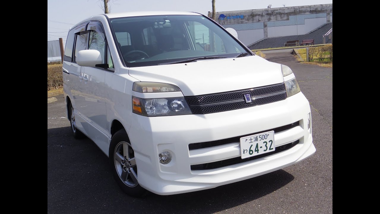 2004-2007 Toyota Voxy 1st After Z Start & Drive & In Depth Review