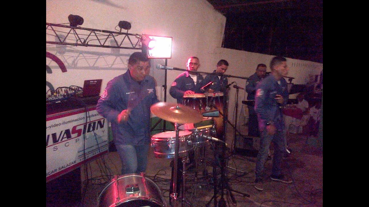 LOS JUNIORS DE VENEZUELA CON INVASIÓN DISCPLAY POPURRI.