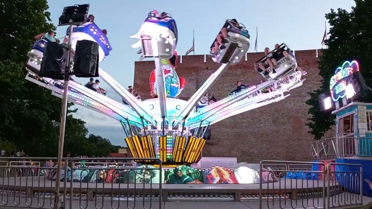 Saltamontes Turbo Show – Holiday Vidámpark