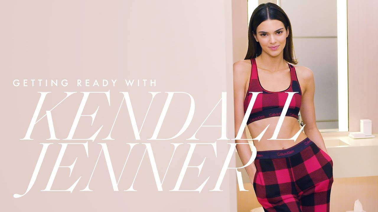 Kendall Jenner Shares Her Holiday Playlist and Favorite Kardashian-Jenner Christmas Card | ELLE