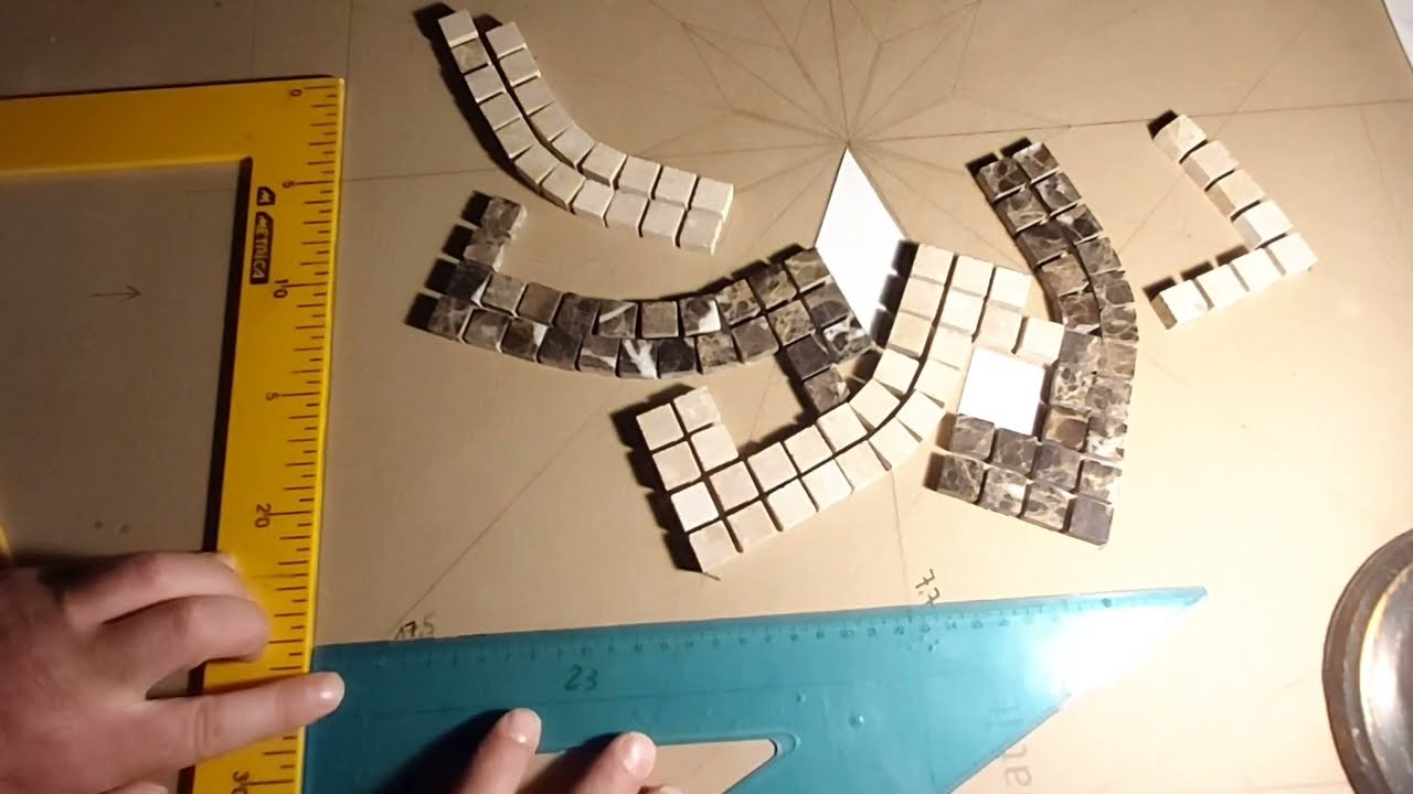 Rosone mosaico tagliato a mano e incastonato nel rivestimento in pietra#art #creative#faidate