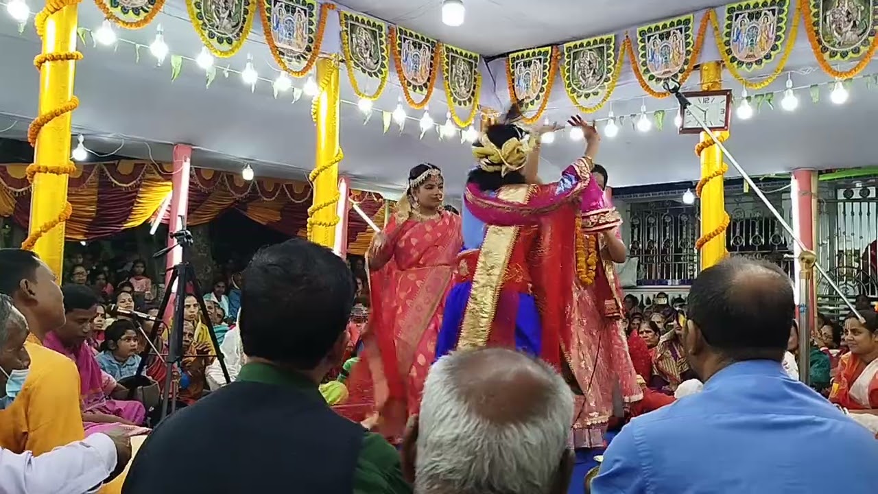 নিলীমা দিদি রাধা কৃষ্ণ কে নিয়ে অপরূপ নৃত্য পরিবেশন করলেন।