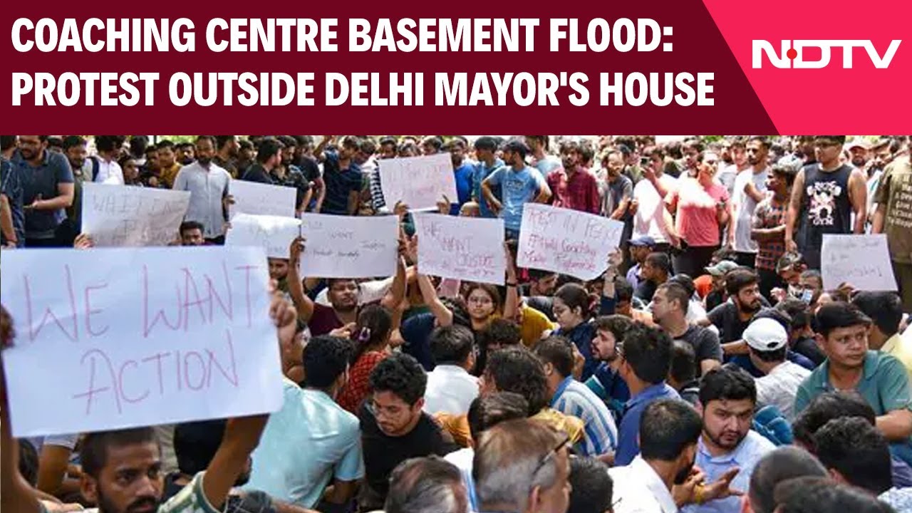Delhi Coaching Centre News | Protest Outside Delhi Mayor's House, Ink Smeared On Her Poster
