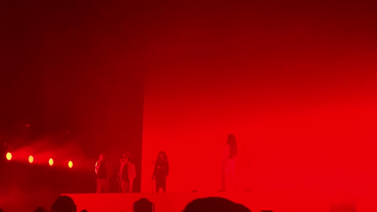 ROSAL&Iacute;A |  Tu de aqu&iacute; no sales [Live at El Mal Querer Tour in Barcelona]