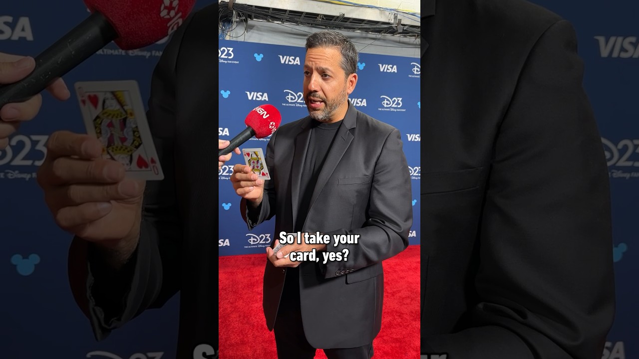 David Blaine does magic for us on the red carpet! #magic #davidblaine #donotattempt #d23 #disney