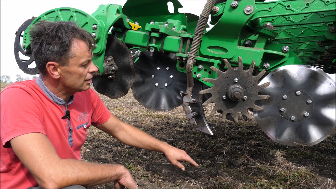 Агрегат полосовой обработки грунта Strip-Till с функцией внесения сухих минеральных удобрений.