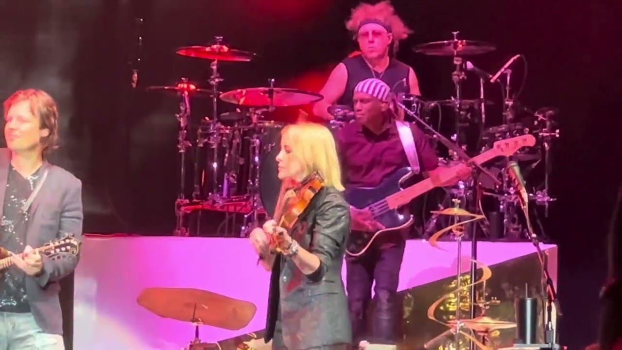 The Chicks - White Trash Wedding - Manchester AO Arena - 04/07/23